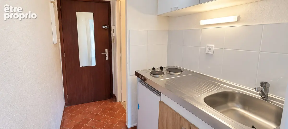 ** Résidence Avec Ascenseur ** APPARTEMENT 1 Pièce en bon état Général ** (83430) SAINT MANDRIER SUR MER ** - photo 7