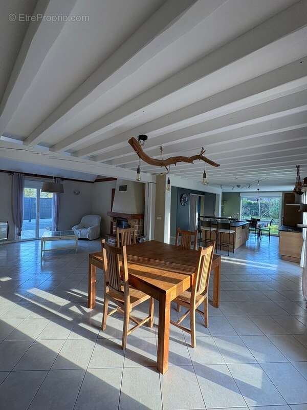 Maison à MONCE-EN-BELIN