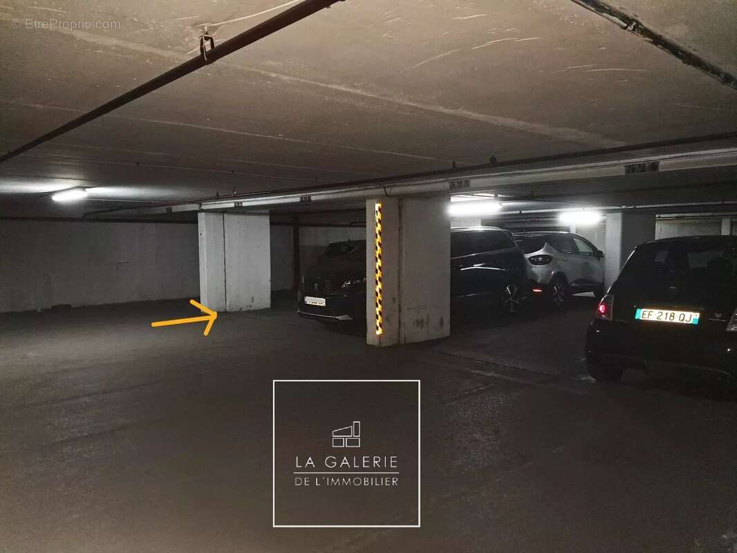 Parking à PARIS-16E