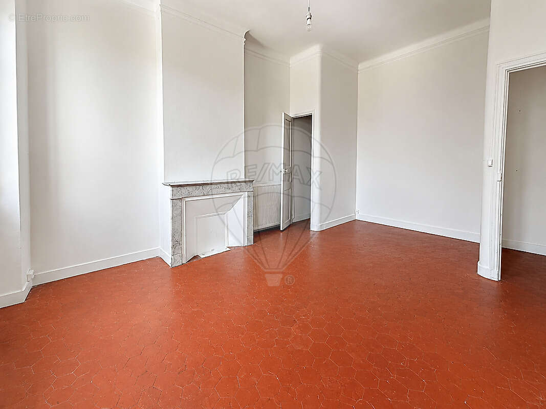 Appartement à MARSEILLE-4E