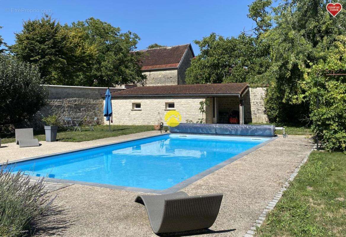 Maison à MOULINS-EN-TONNERROIS