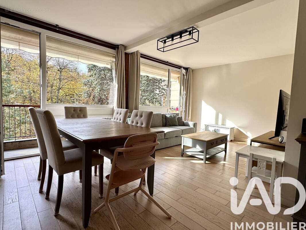 Photo 2 - Appartement à LA CELLE-SAINT-CLOUD