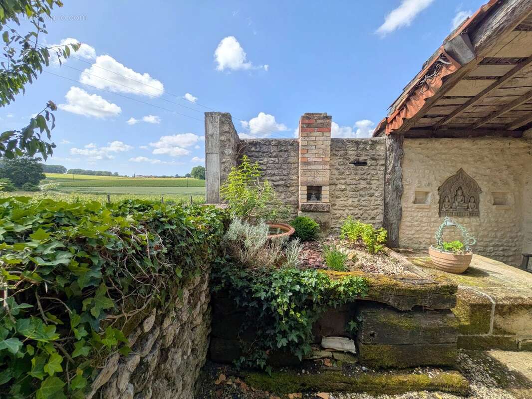 Maison à JONZAC