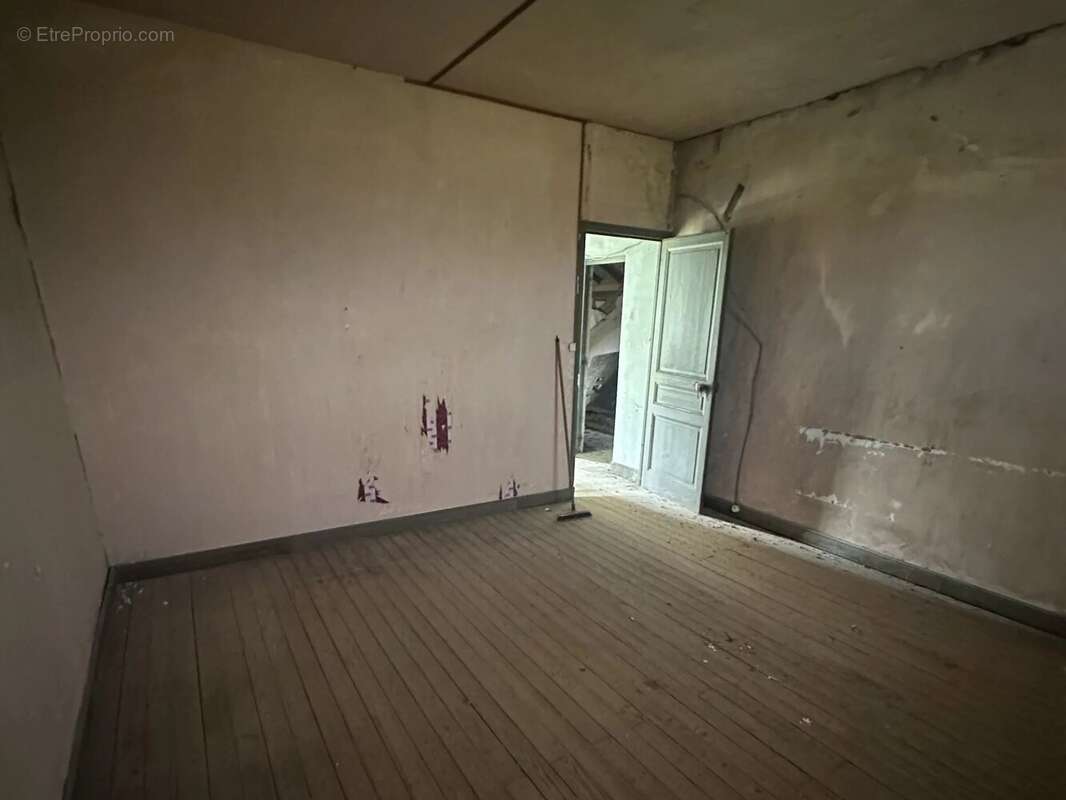 Maison à NEGREPELISSE