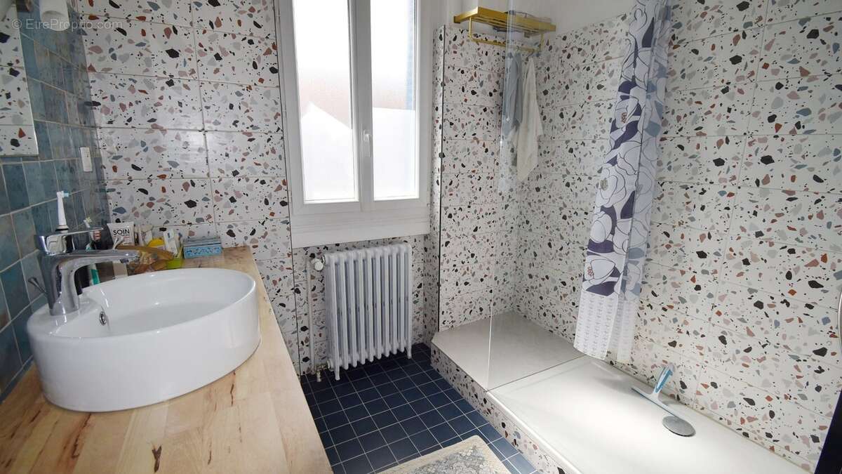 Maison de ville à vendre à Vichy, 3 chambres et bureau, garage et jardin. - photo 14