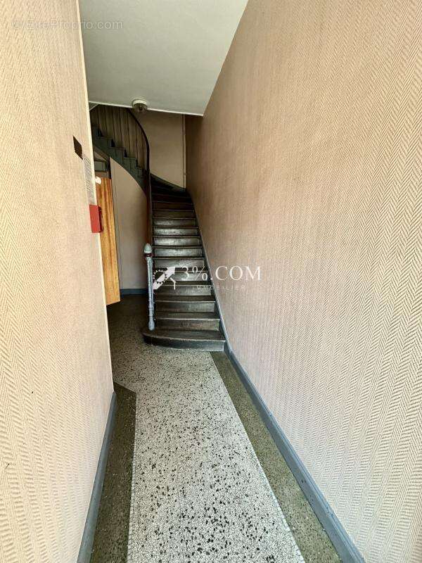 Local commercial 68 m2 - vitrine- jardin - photo 6