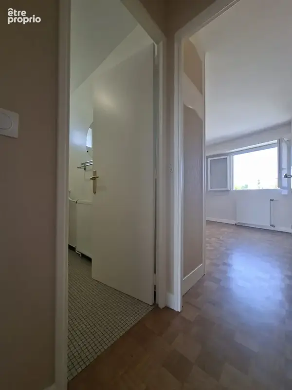 Appartement T3 au quatrième étage avec ascenseur, avec Vue Dégagée sur les Pyrénées et parking privatif. - photo 3