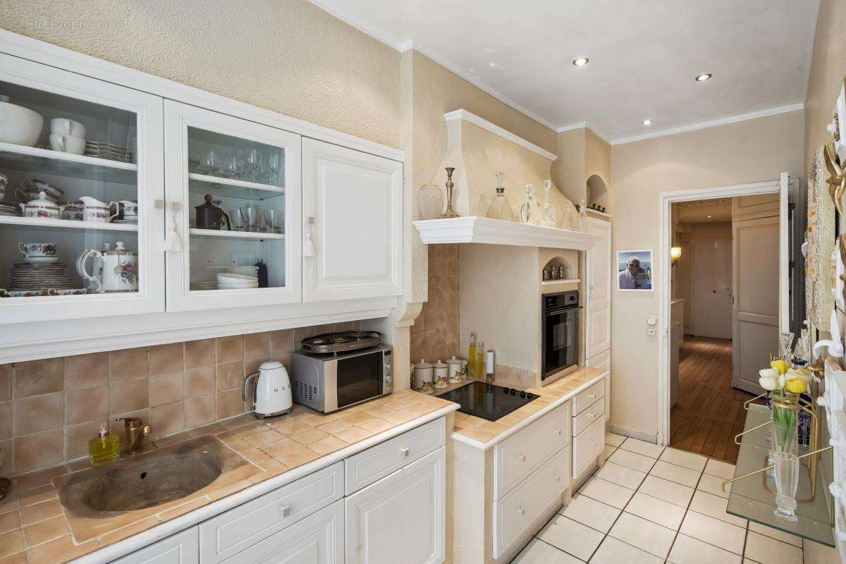 Appartement à NEUILLY-SUR-SEINE