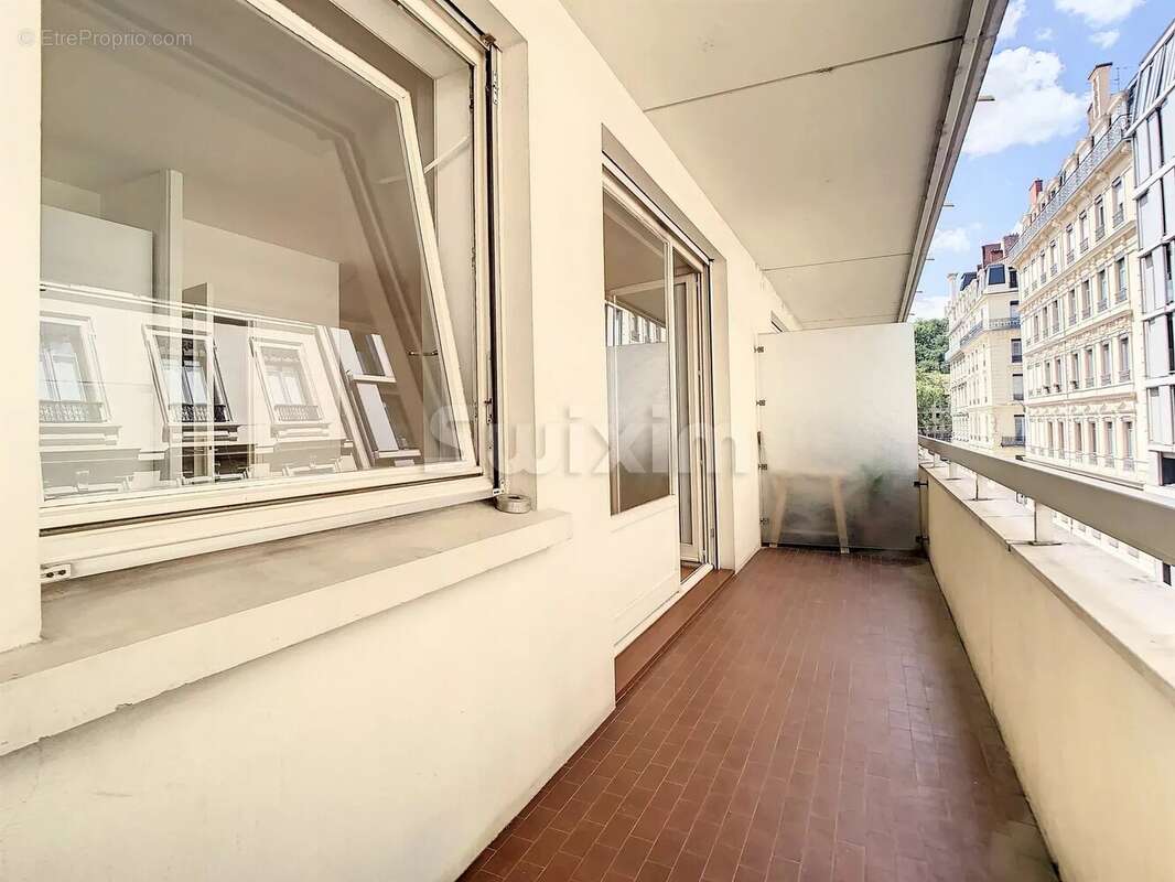 Lyon 2 - appatement t1 avec balcon - photo 5