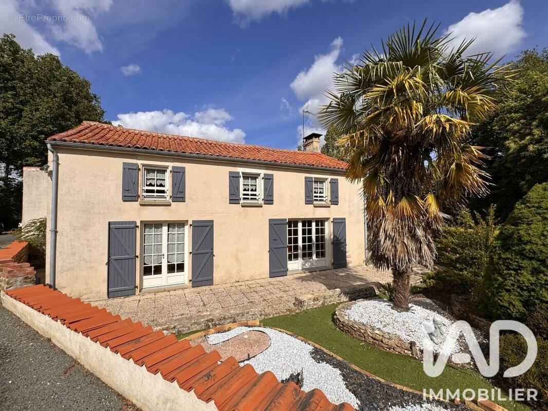 Photo 1 - Maison à SAINT-CYR-DES-GATS