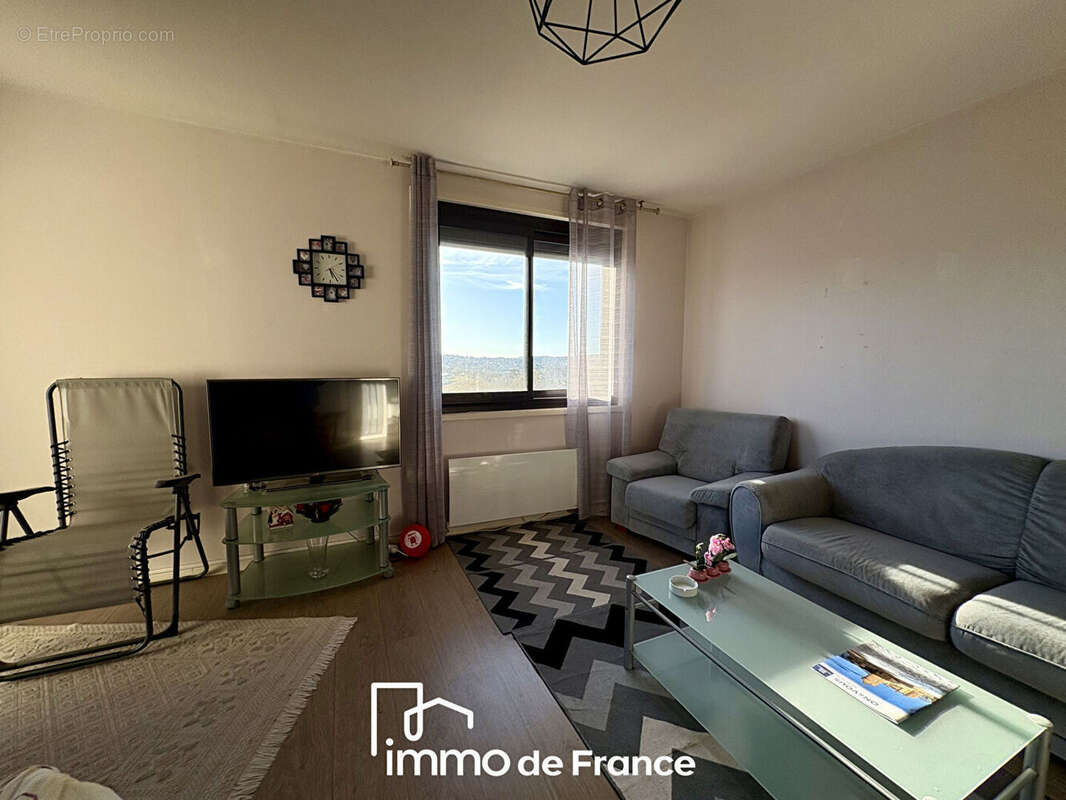 Appartement à ONET-LE-CHATEAU