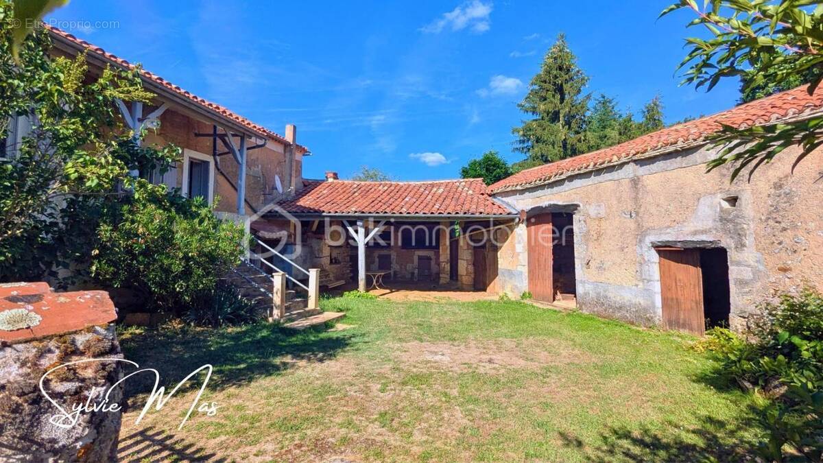 Maison à SAINT-FRONT-SUR-LEMANCE