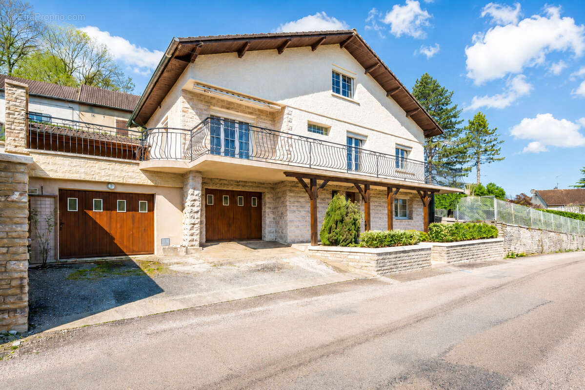Savigny-lès-Beaune - maison familiale - 4 chambres - 2 salle d'eau - deux garages - PAC air/eau - photo 13