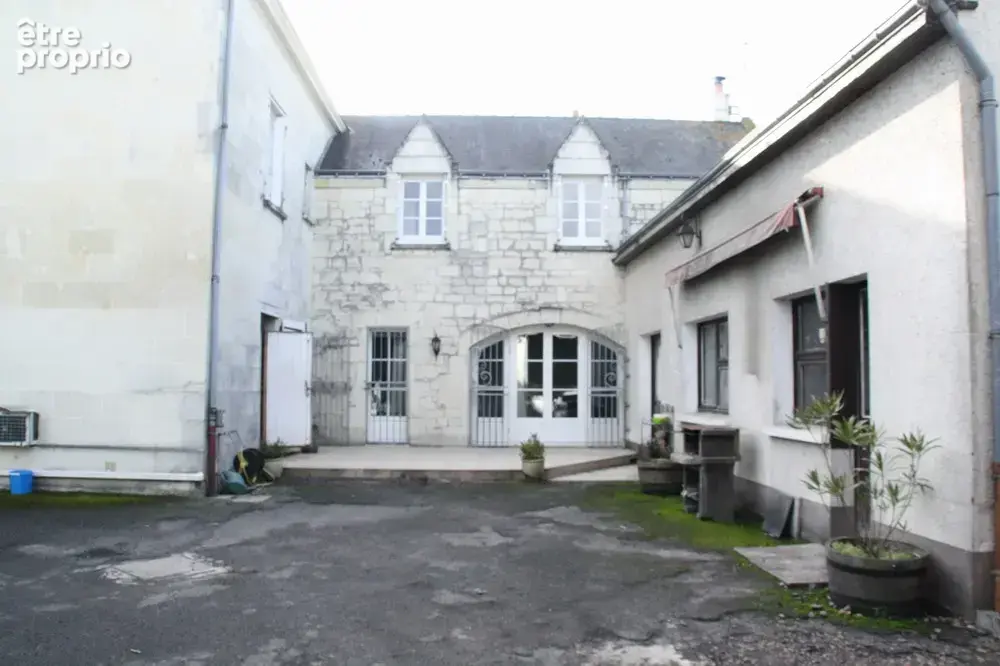 Situé au coeur de Beaumont en Véron local commercial comprenant une boutique et arrière boutique de 28m2, labo - photo 4