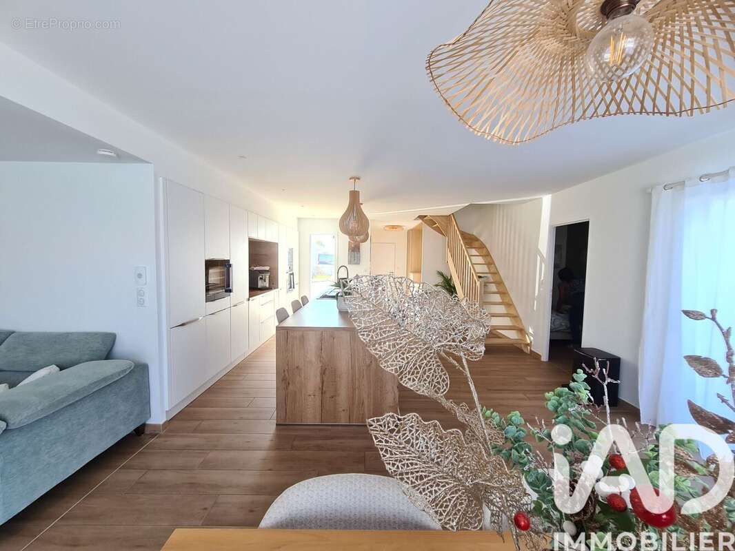 Maison 172 m² à La Jarrie  - photo 8