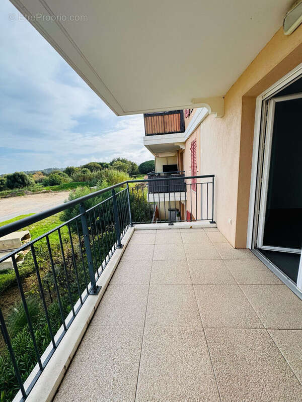 Photo 2 - Appartement à BORMES-LES-MIMOSAS