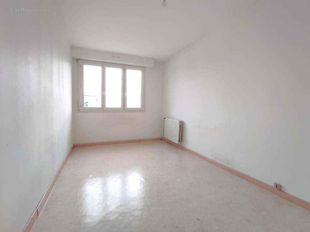   - Appartement à DECINES-CHARPIEU