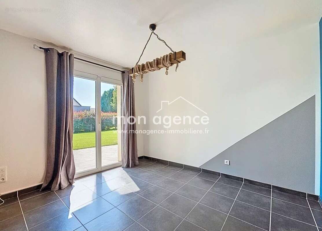 Maison à LA NEUVILLE-CHANT-D&#039;OISEL