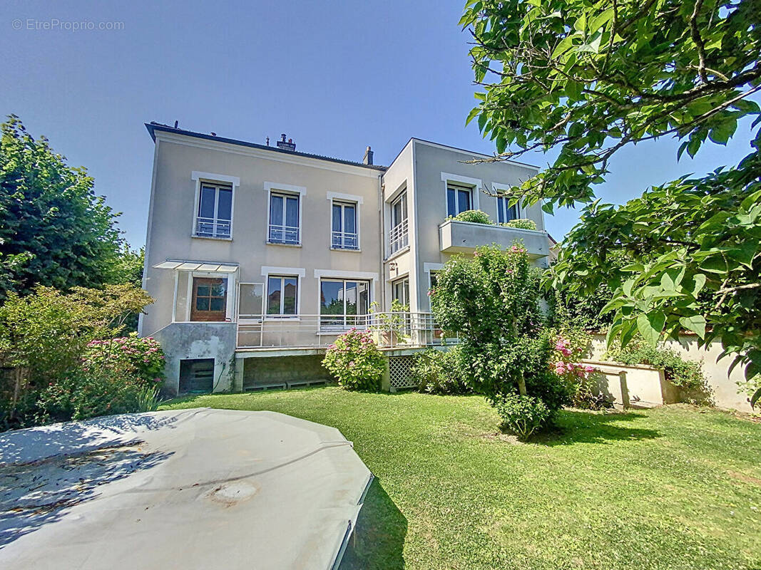 Maison à SAINT-MAUR-DES-FOSSES