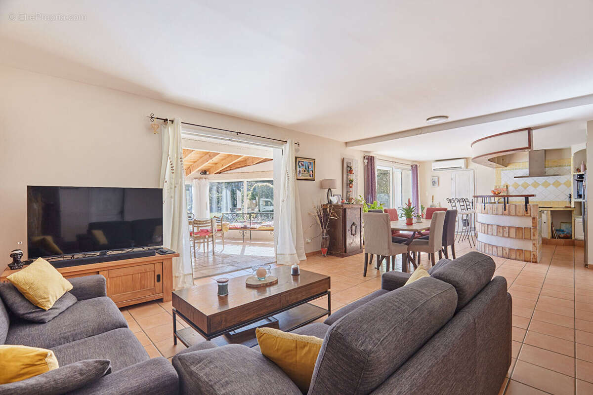 Maison à SAINT-CANNAT