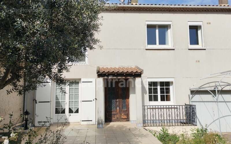 Maison à FONTVIEILLE