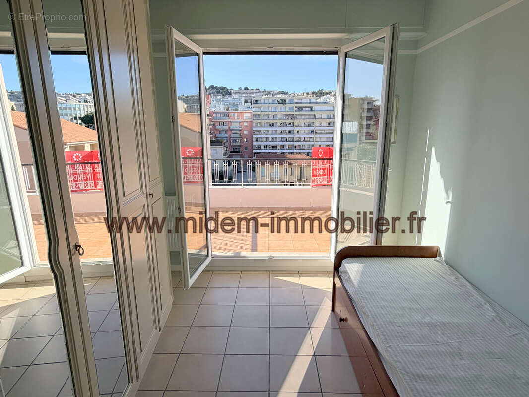 Nice Ouest Carras-Californie 3 P au calme étage élevé de 50 m2 + terrasse et loggia à 280000 euros - photo 9