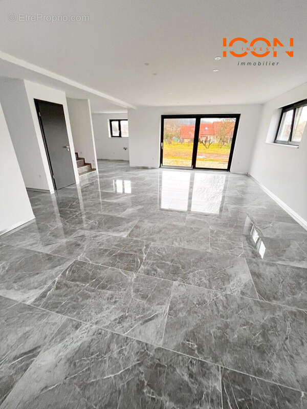 Maison à ROUGEGOUTTE