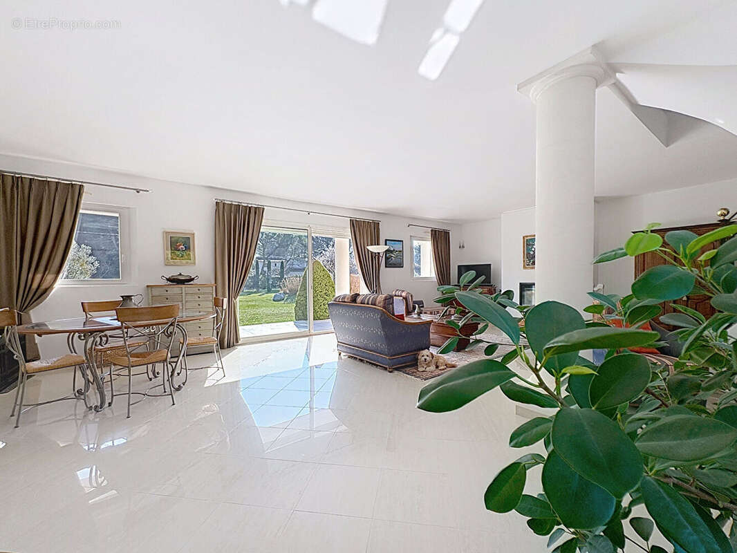 Maison à SAINT-CANNAT