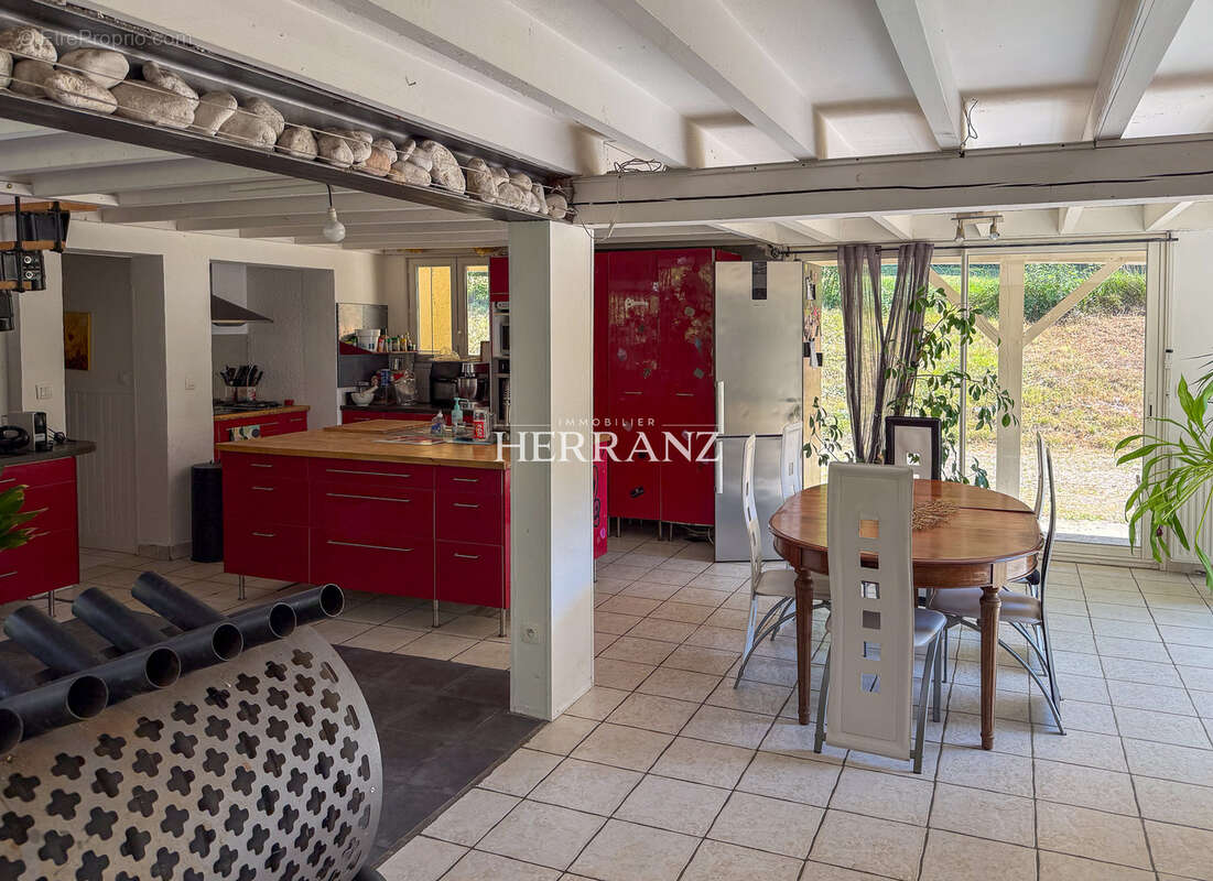Maison  familiale 238 m2 au coeur d'un domaine boisé avec etang - photo 2