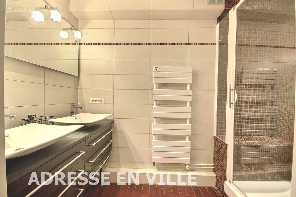 Appartement à PARIS-17E