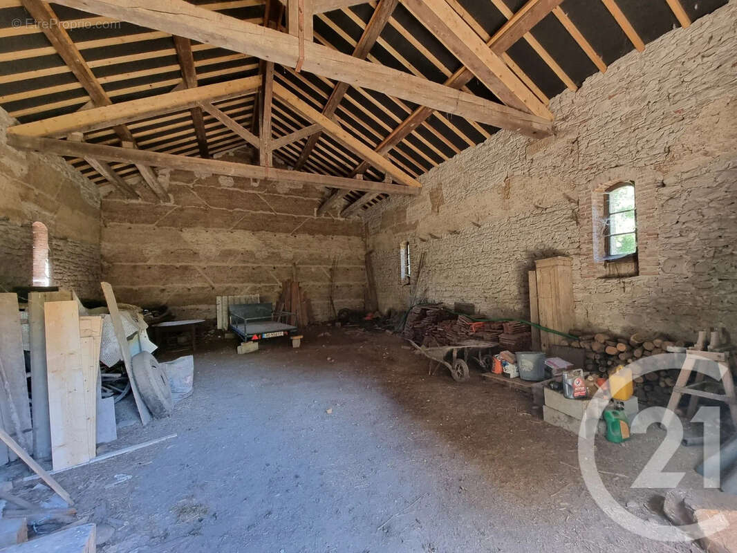 Maison à EYZIN-PINET