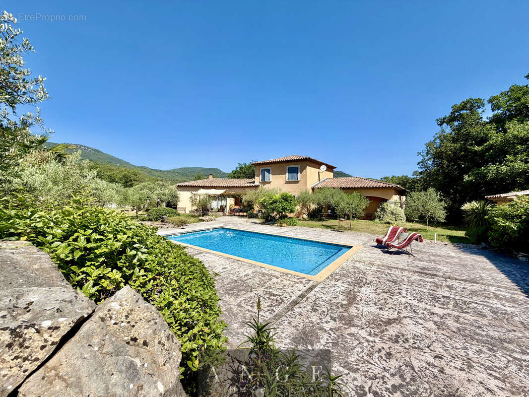 Maison à SOLLIES-TOUCAS