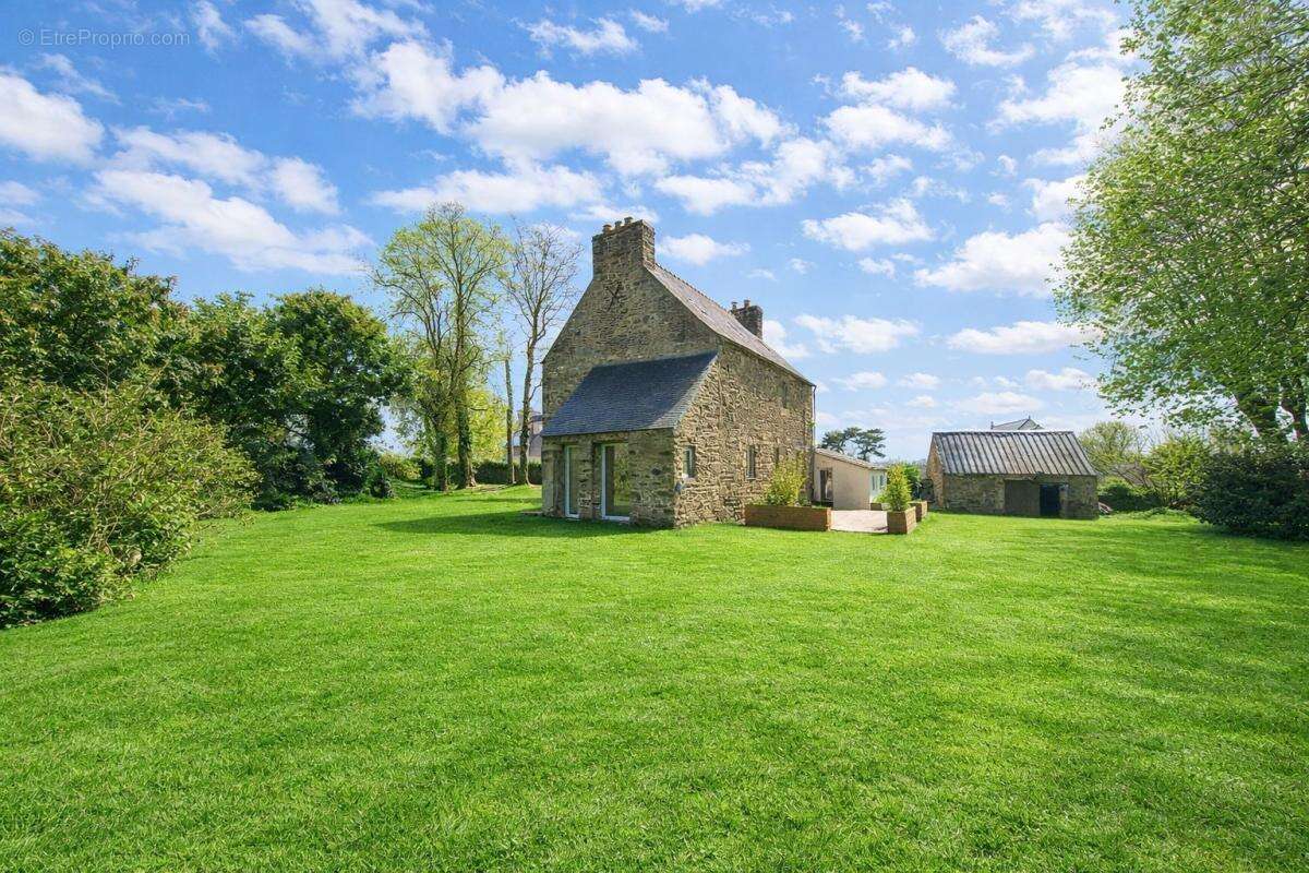Demeure de charme en pierre – 124 m² – Plouézoc’h – Cadre privilégié et intimité rare - photo 3