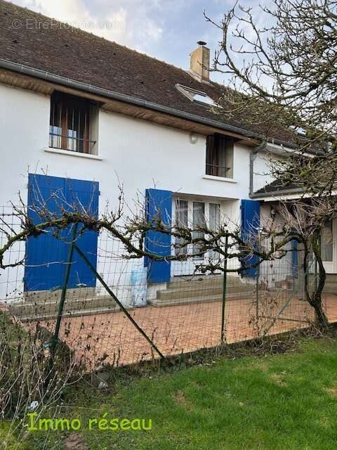 Maison 9 pièces 215 m² à vendre à La Ferte-Gaucher (77320) - photo 2