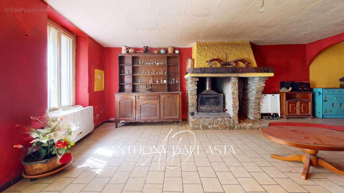 Exclusivite- Alzonne- maison de village-  3 chambres- salon- cuisine- séjour- grenier - photo 4