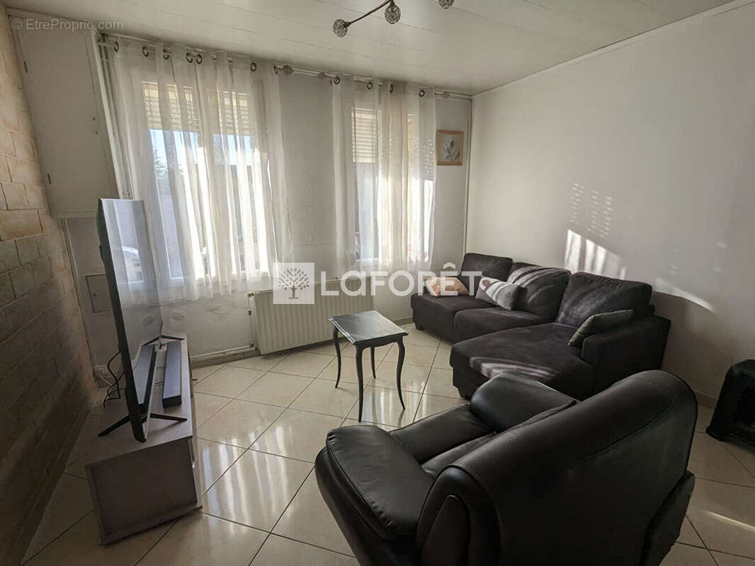 Maison à OSTRICOURT