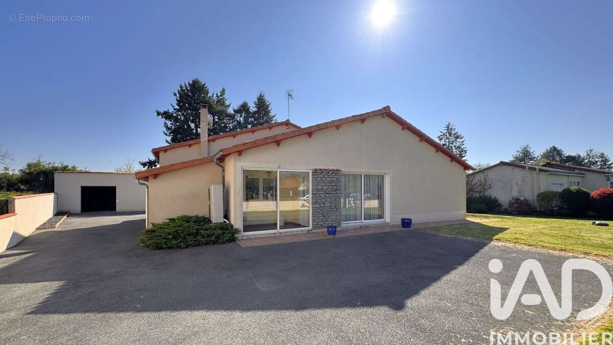 Photo 2 - Maison à BOURNEAU