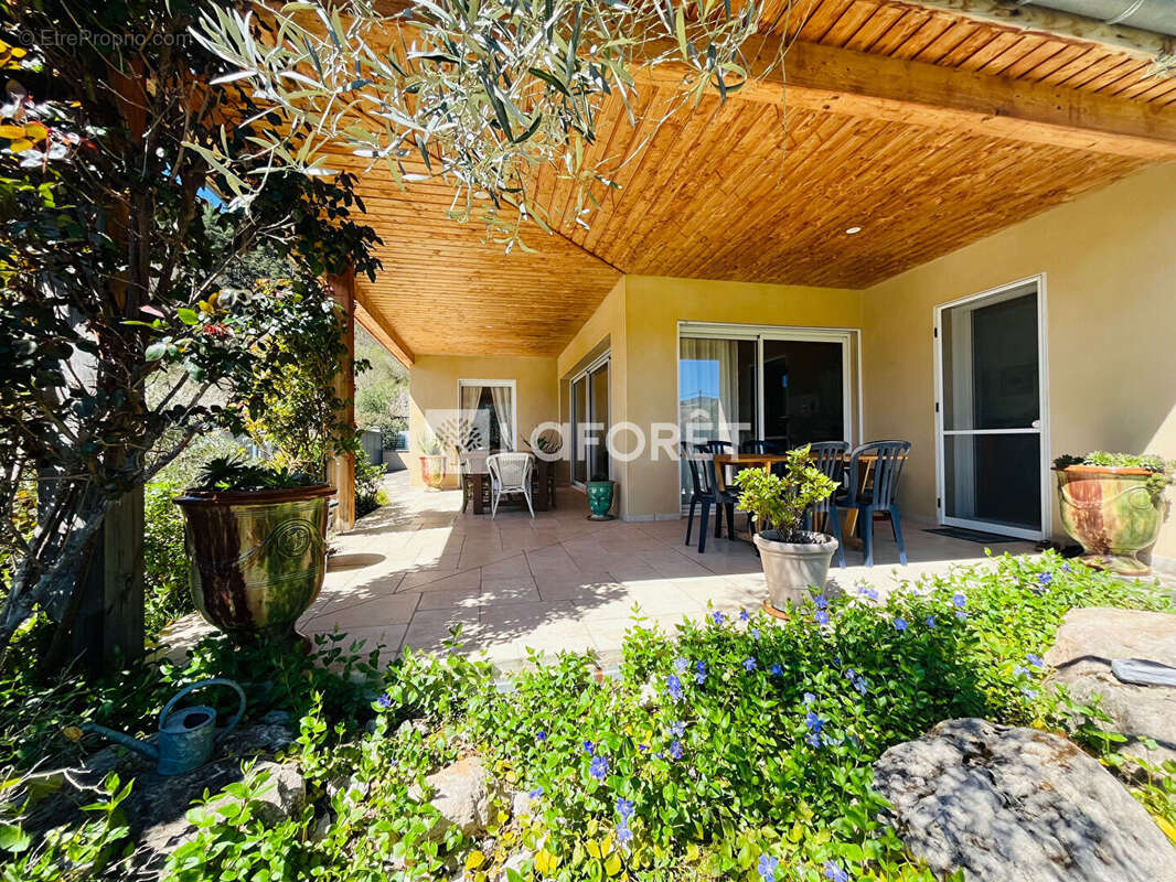 Maison à SAINT-JEAN-DU-BRUEL