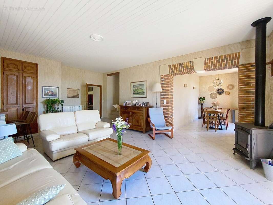 Maison à VILLENEUVE-SUR-VERE