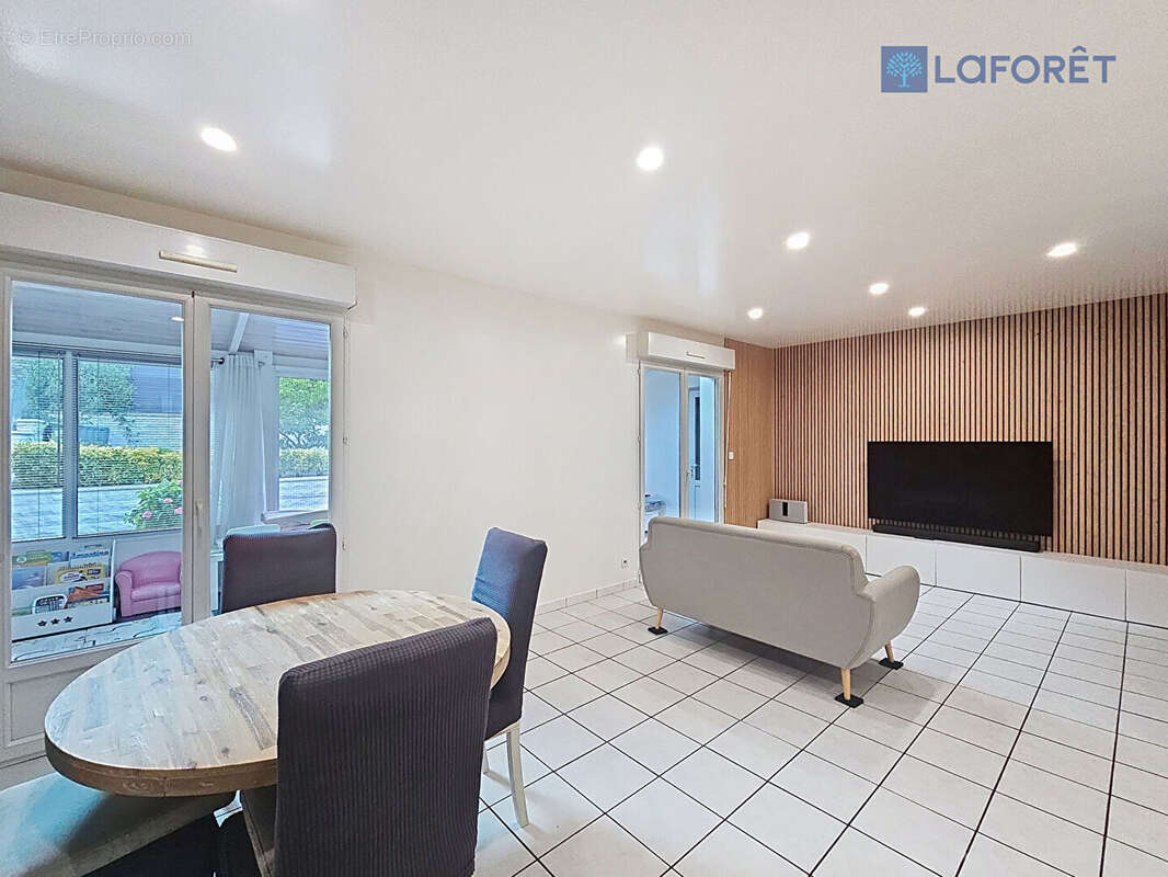 Maison à SAINT-THIBAULT-DES-VIGNES