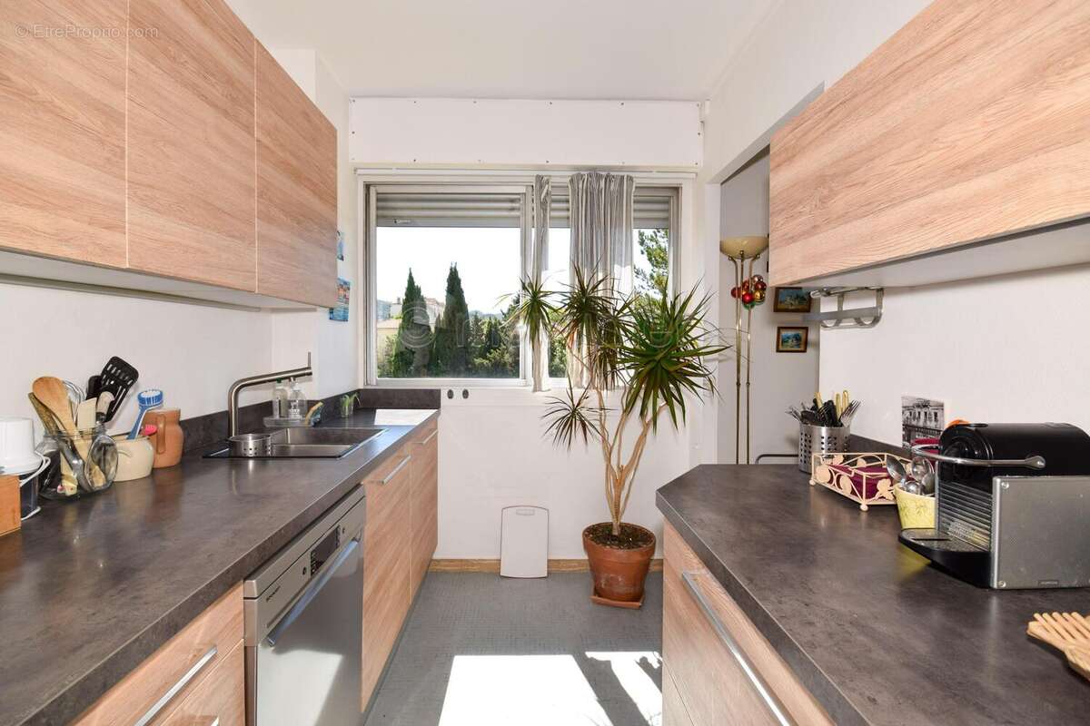 Appartement T3 avec terrasse et box Mazargues/ St Anne 13009 Marseille n°9 - Appartement à MARSEILLE-9E