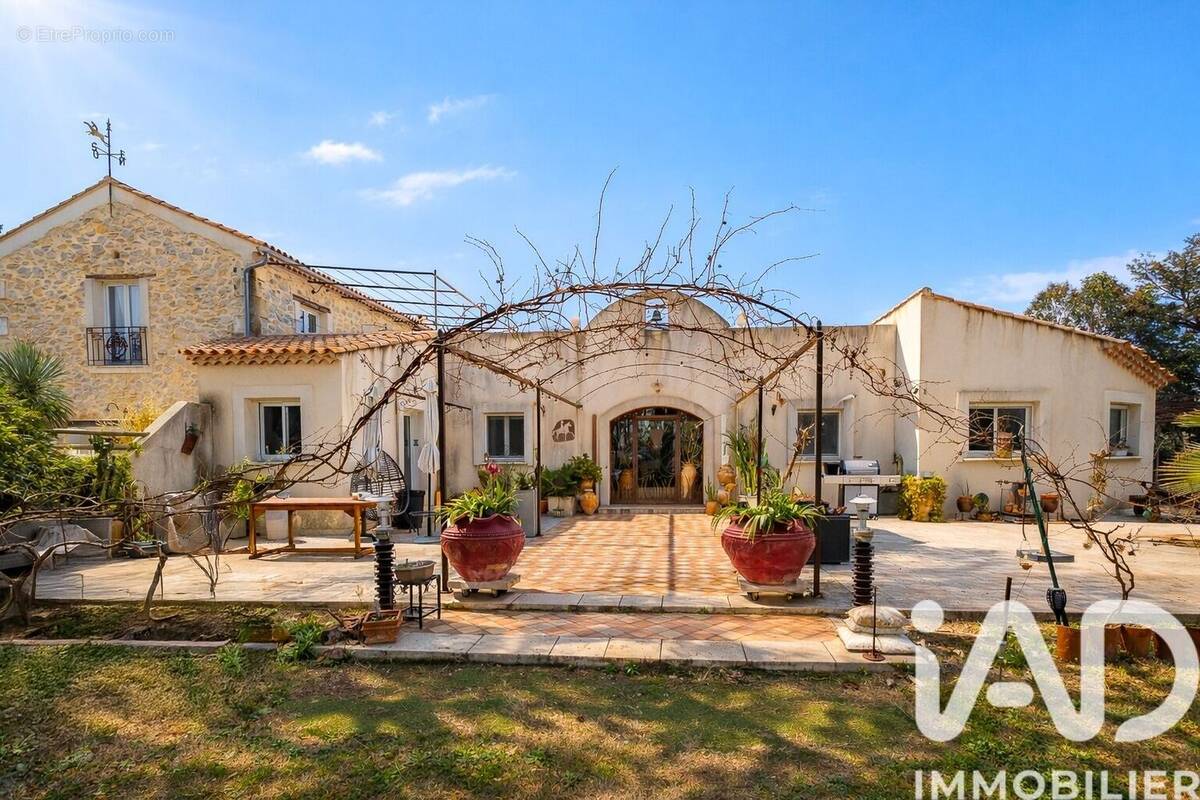 Photo 1 - Maison à ARLES