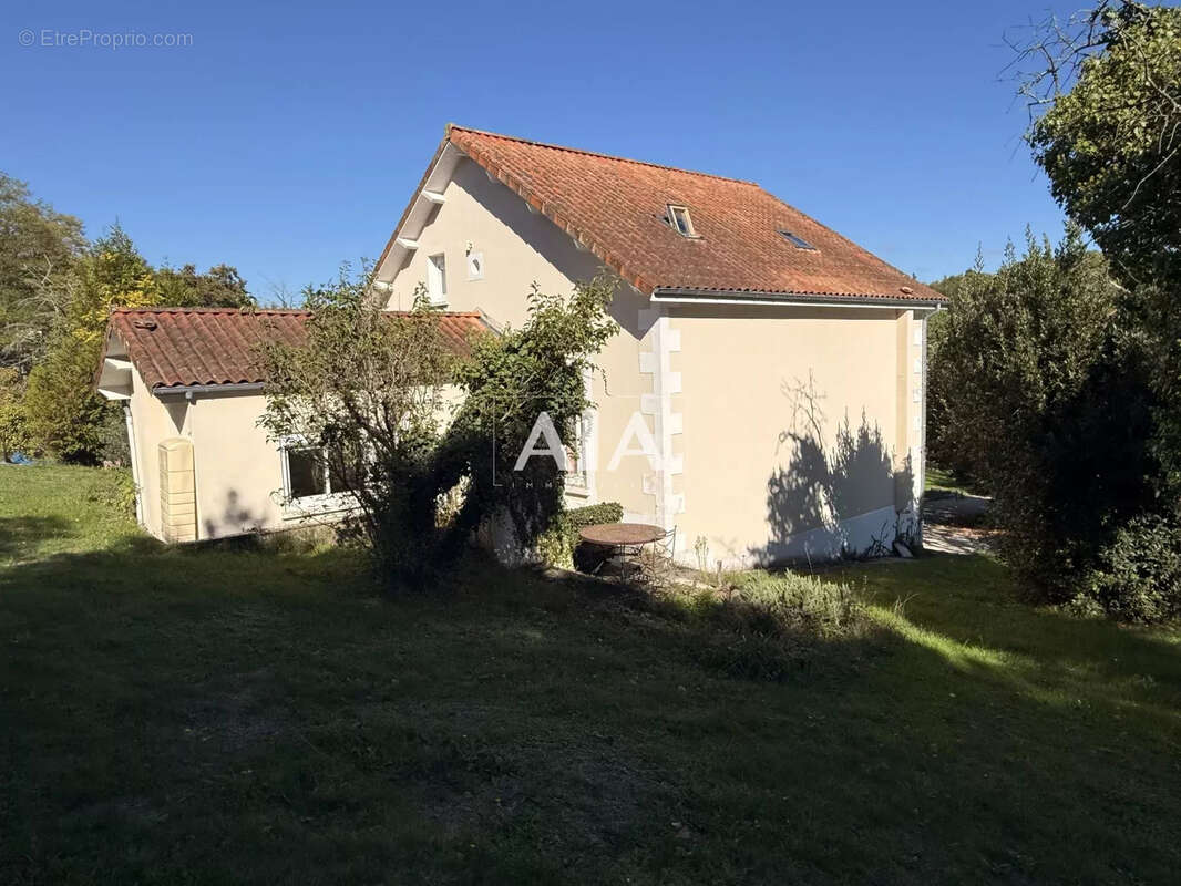 Maison à RUELLE-SUR-TOUVRE