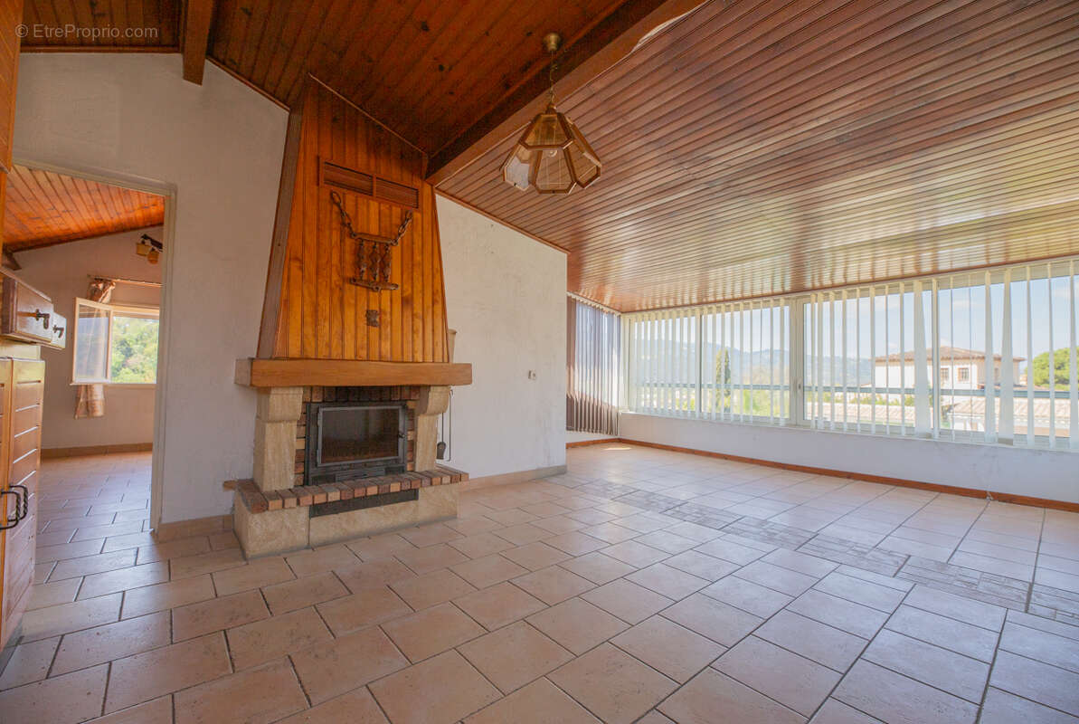 Maison à LA ROQUETTE-SUR-SIAGNE