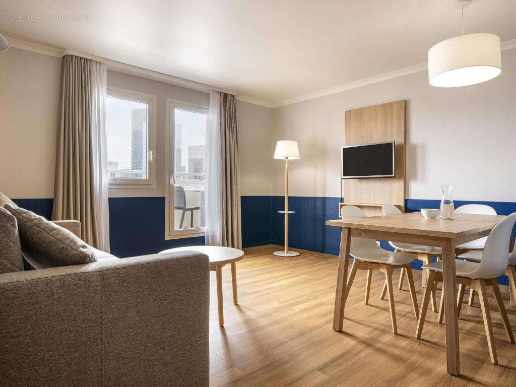 Appartement à COURBEVOIE