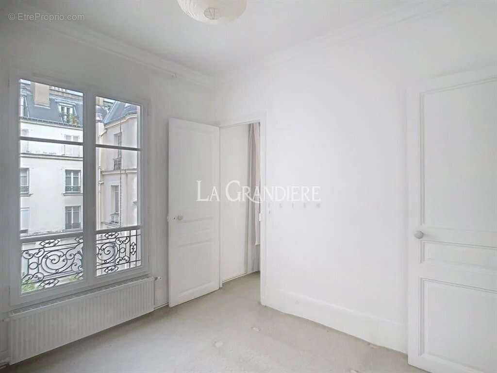 Paris 16 - Ranelagh - 4ème étage - 3 pièces - 2 chambres - 65 m2 - photo 13