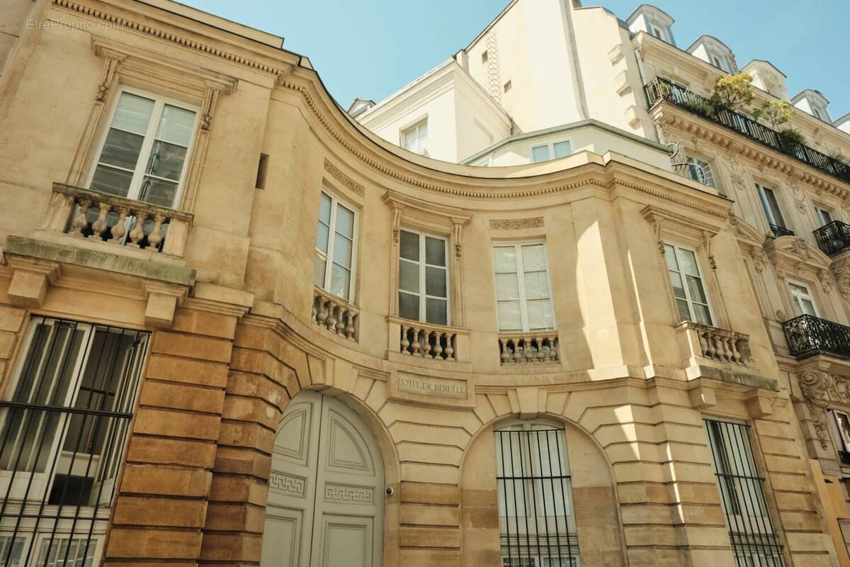 Appartement à PARIS-7E