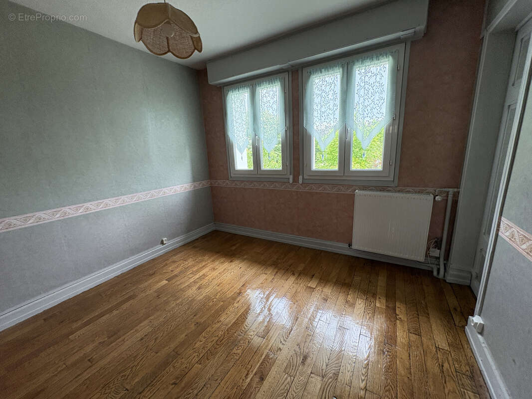 Maison à LA CHAPELLE-SAINT-LUC