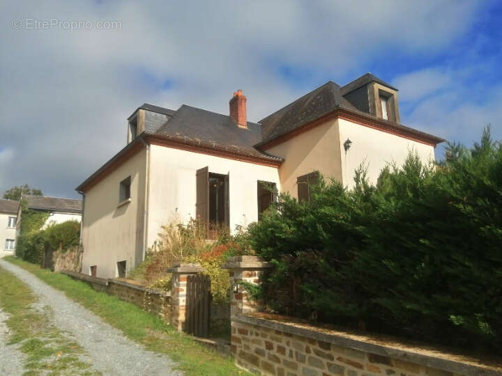 Maison à MAGNAC-LAVAL