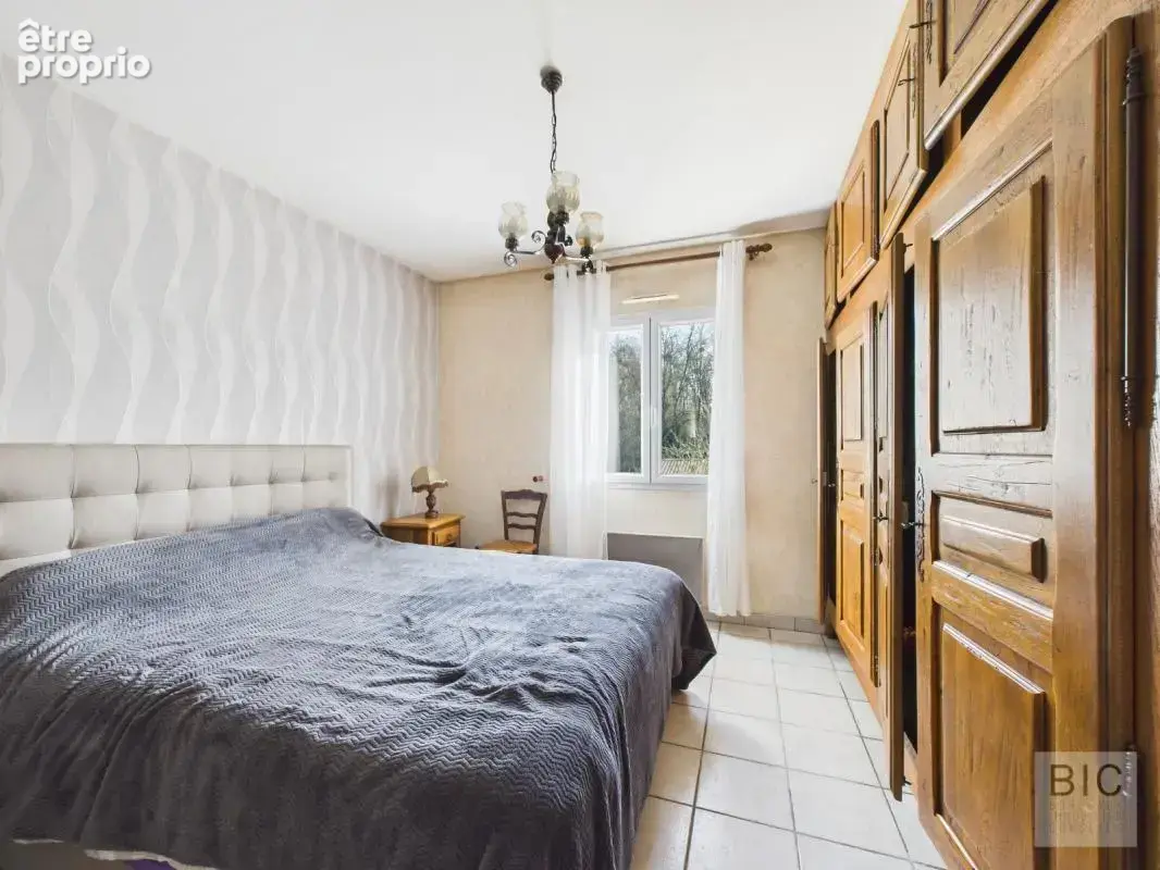 A vendre jolie maison à faible émission avec grand jardiin, atelier, garage et piscine - photo 11
